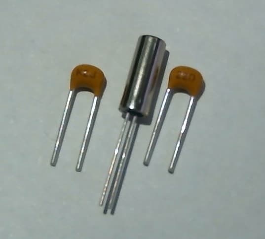 Crystal 32kHz with 22nF caps